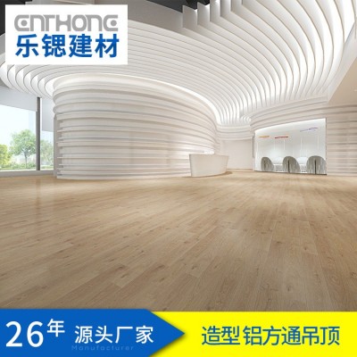 定制木纹铝方通吊顶天花酒店中庭外墙弧型材铝方管铝合金格栅吊顶  20米图4