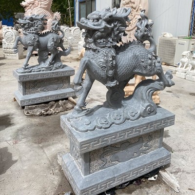 石麒麟门口一对青石麒麟庭院别墅门口麒麟摆件天然石头站麒麟图4