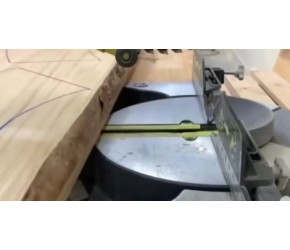 怪不得成品这么好看，木匠高手利用圆木片打造出与众不同的桌子